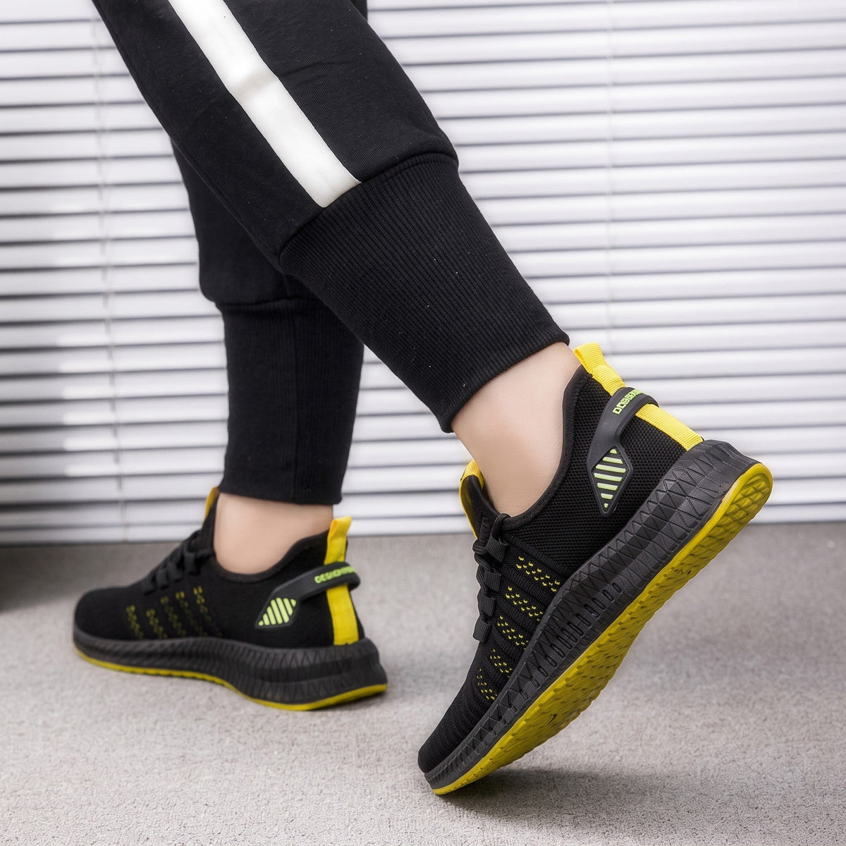 Marcus – Men’s Breathable Knit Low-Top Lace-Up Sneakers