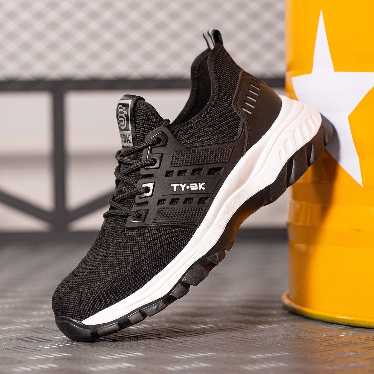 Marcus – Men’s Slip-Resistant Sneakers with Cushioned Support