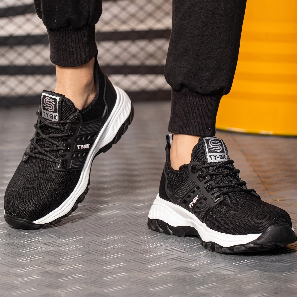 Marcus – Men’s Slip-Resistant Sneakers with Cushioned Support