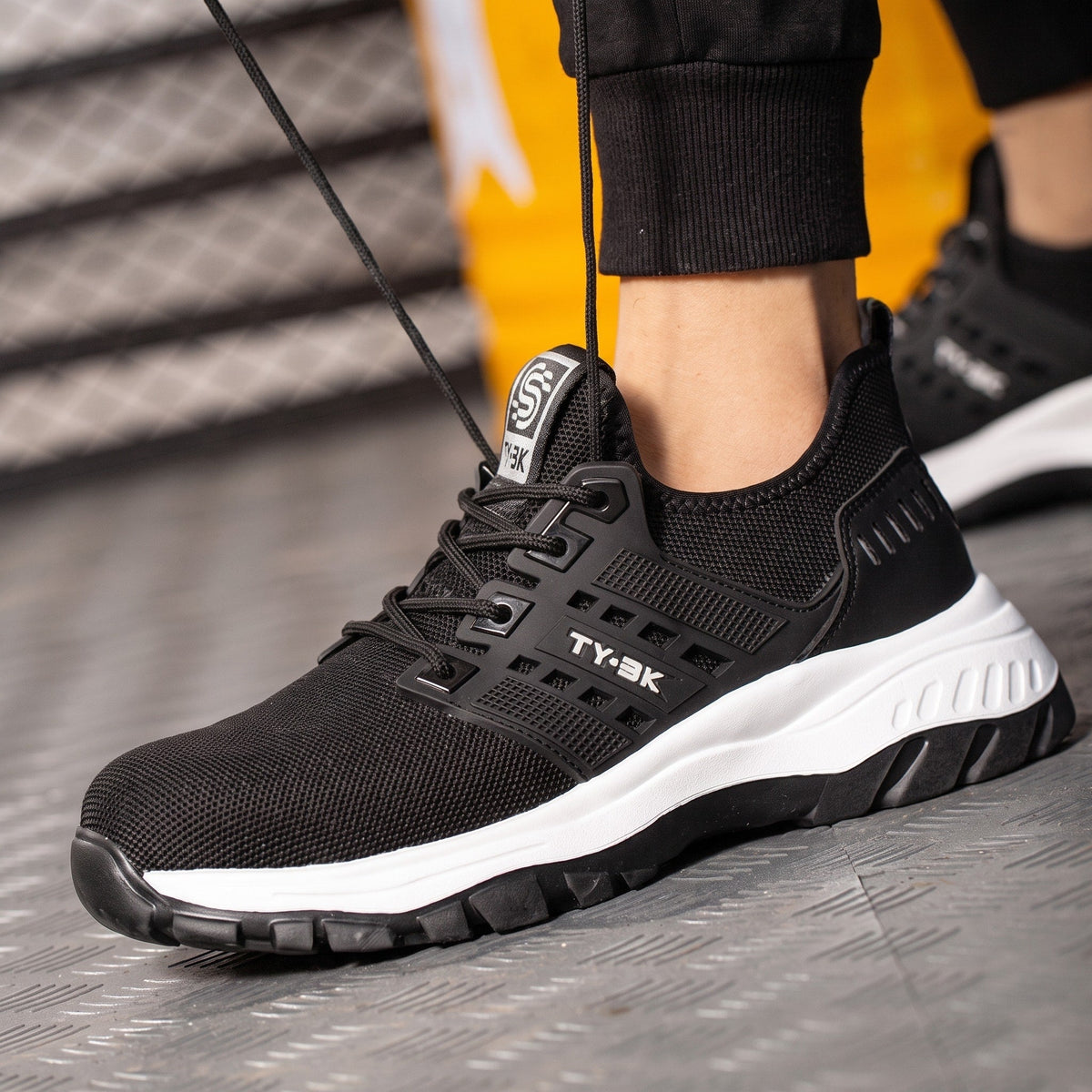 Marcus – Men’s Slip-Resistant Sneakers with Cushioned Support