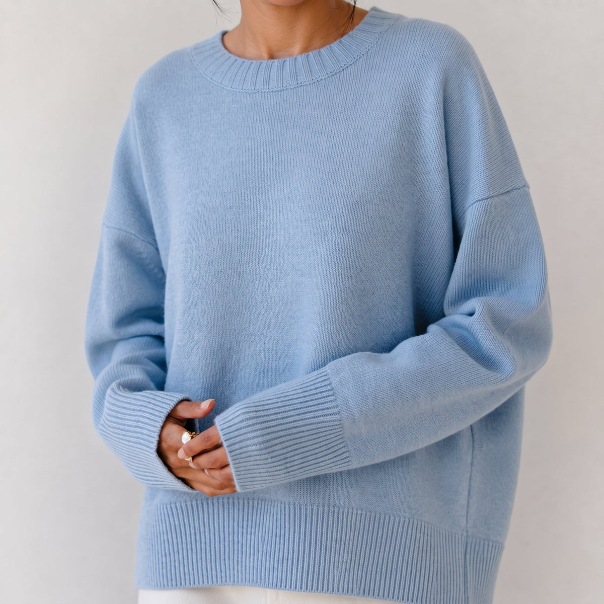 Olivia - Women's Oversized Crewneck Knit Sweater with Ribbed Cuffs