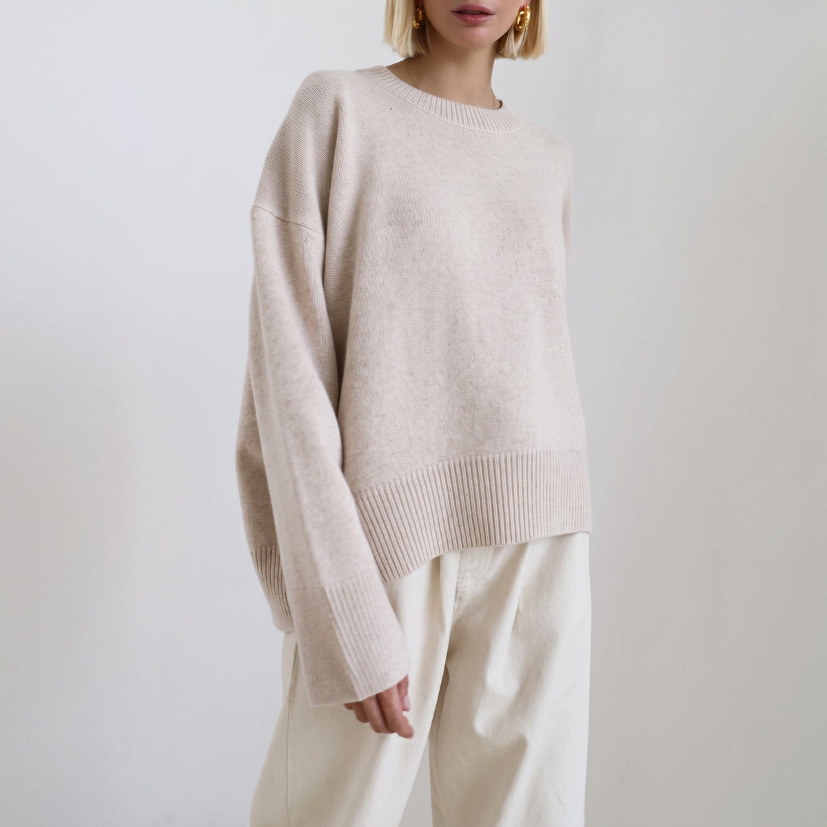 Olivia - Women's Oversized Crewneck Knit Sweater with Ribbed Cuffs