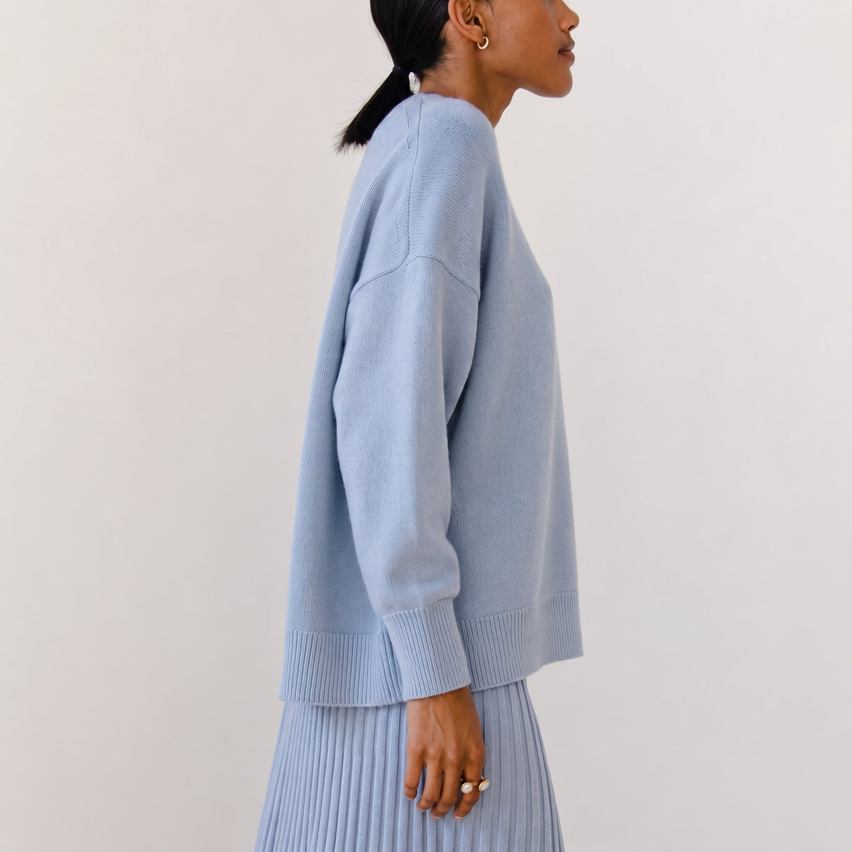 Olivia - Women's Oversized Crewneck Knit Sweater with Ribbed Cuffs