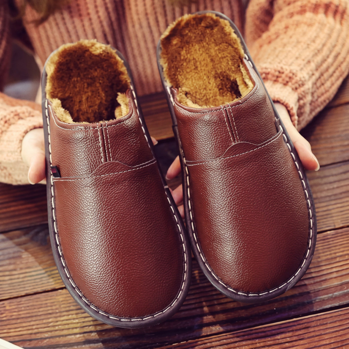 Daniel – Men’s Fur-Lined Clog Slippers with Cushioned Sole