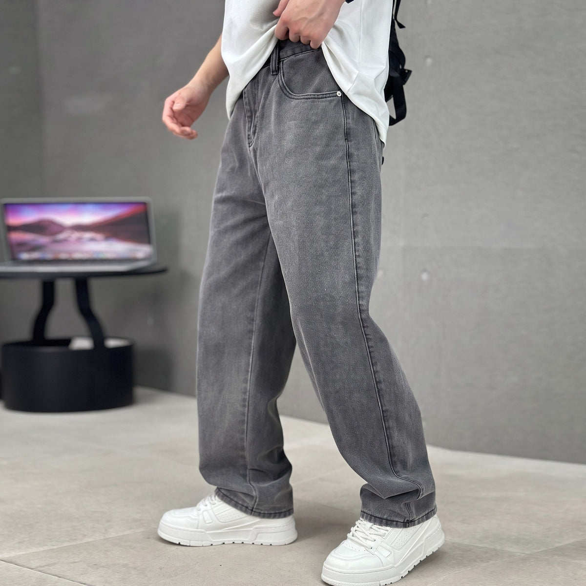 Marcus – Men’s Vintage Washed Loose Fit Straight-Leg Jeans