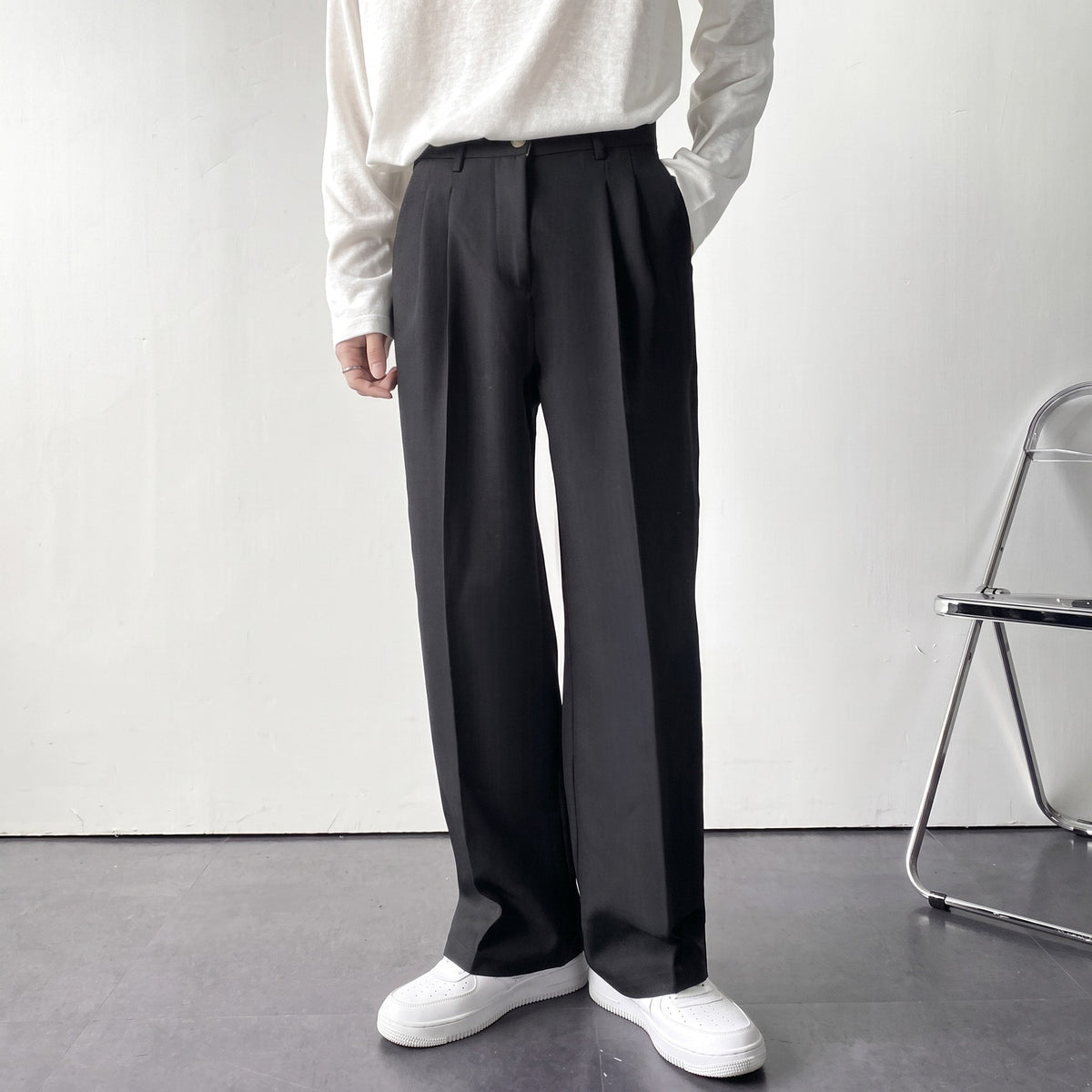 Charlie – Men’s Wide-Leg Trousers with Pleated Front
