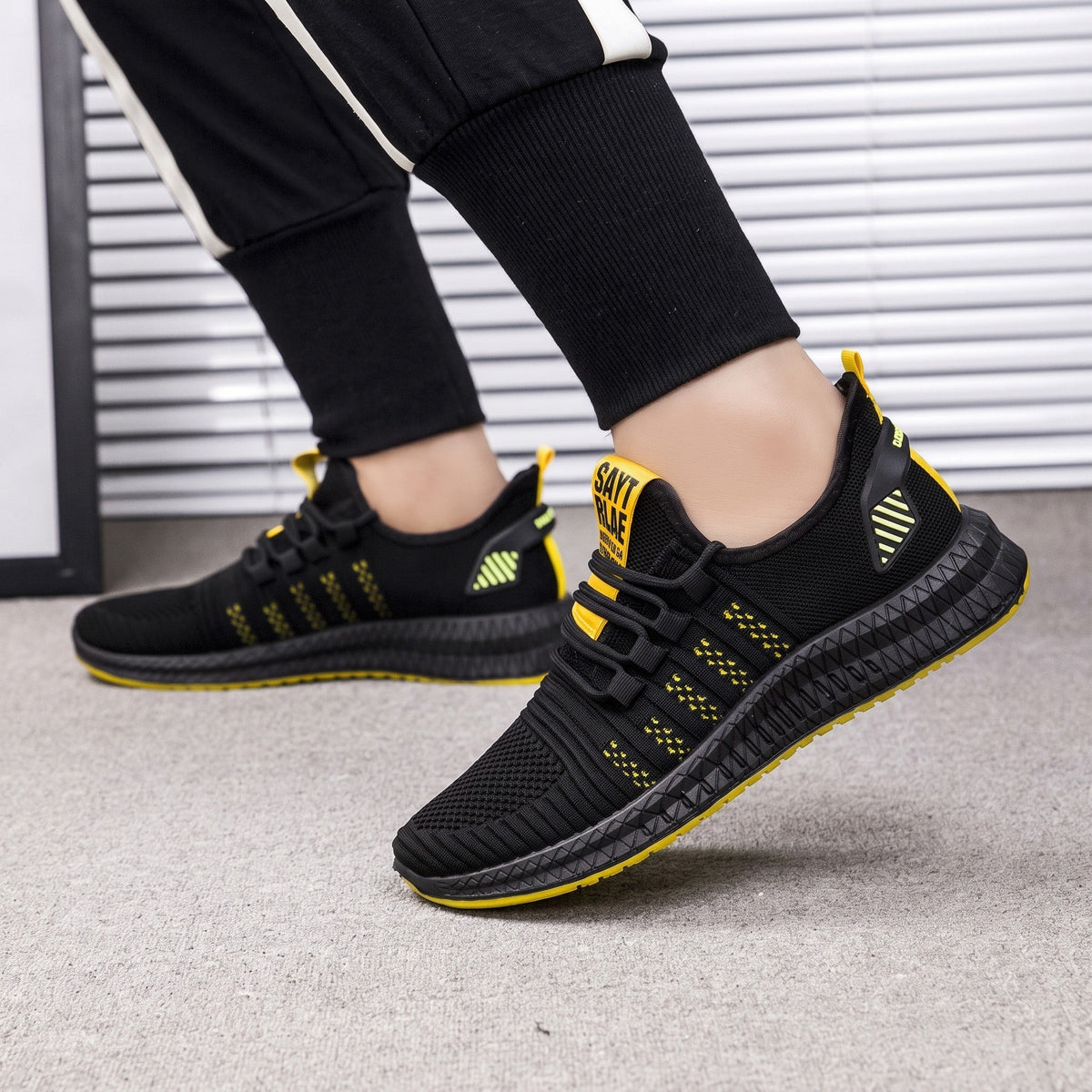 Marcus – Men’s Breathable Knit Low-Top Lace-Up Sneakers
