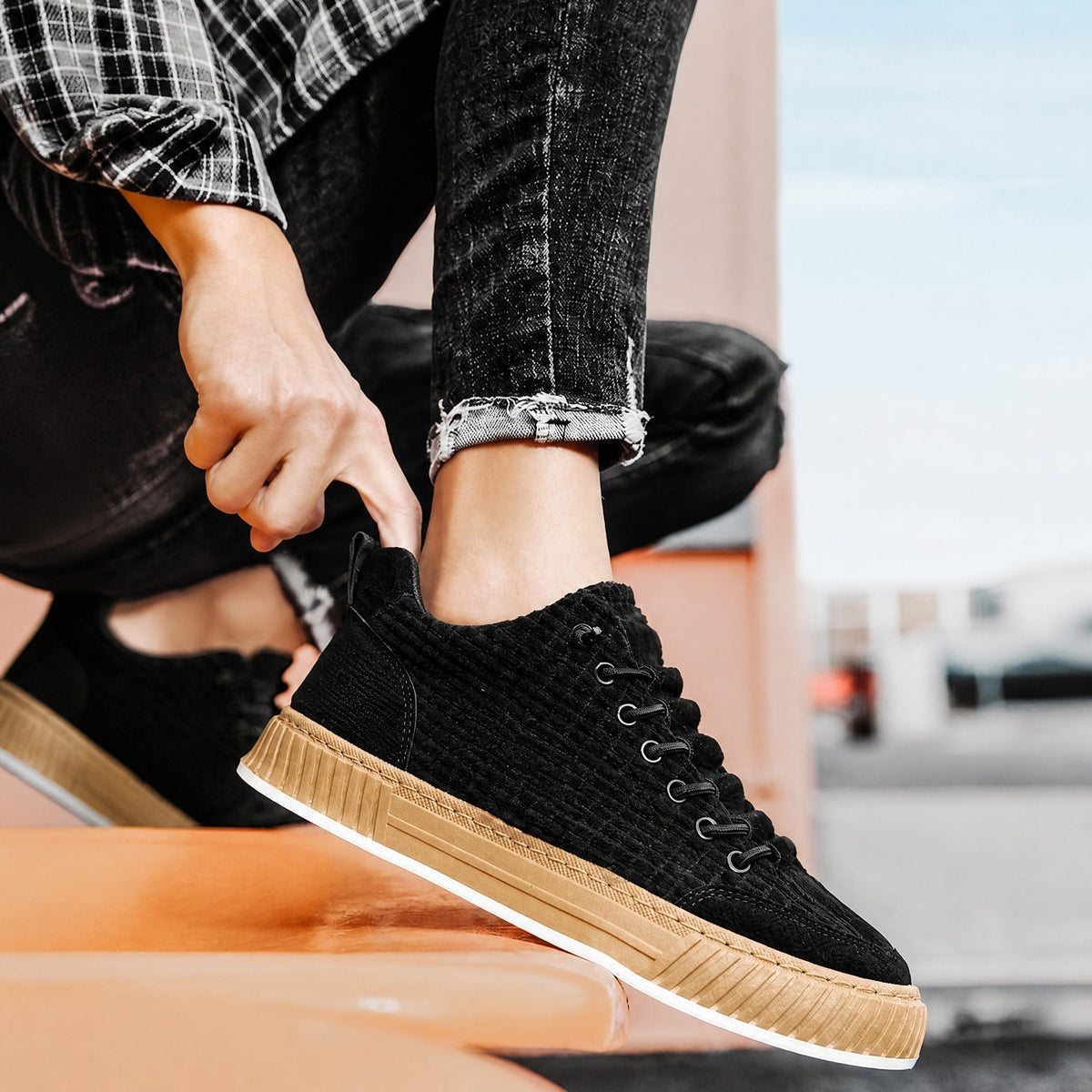 Jonas - Men's Supportive Quilted Low-Top Lace-Up Sneakers