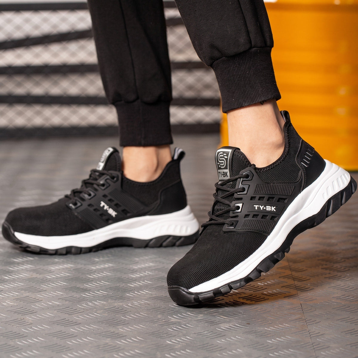 Marcus – Men’s Slip-Resistant Sneakers with Cushioned Support