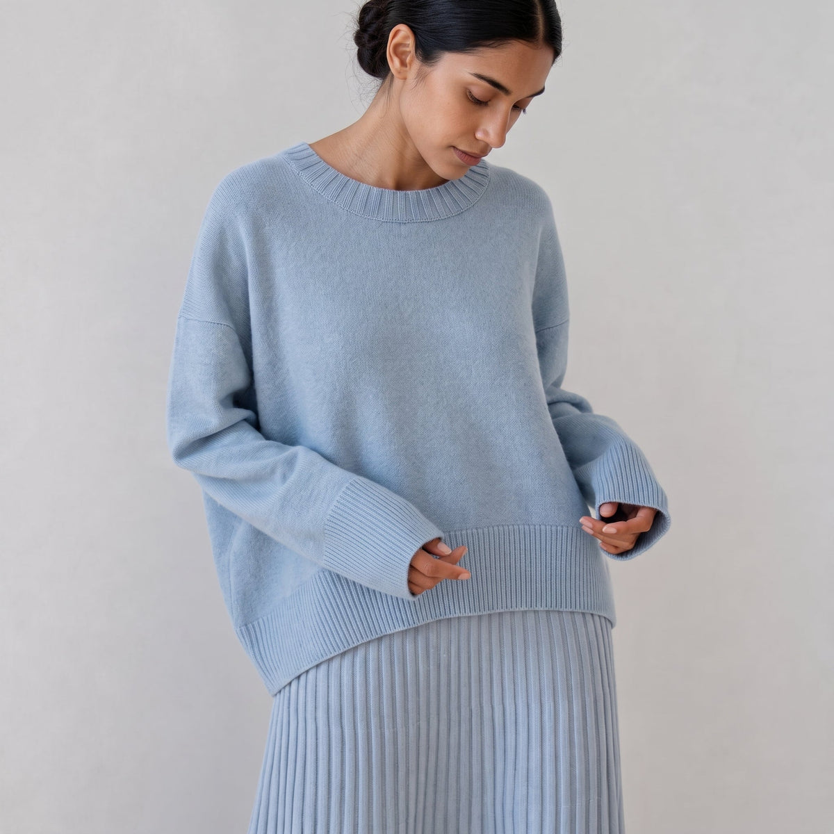 Olivia - Women's Oversized Crewneck Knit Sweater with Ribbed Cuffs
