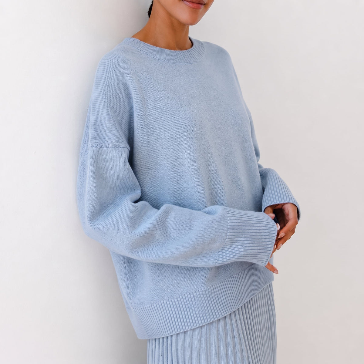 Olivia - Women's Oversized Crewneck Knit Sweater with Ribbed Cuffs