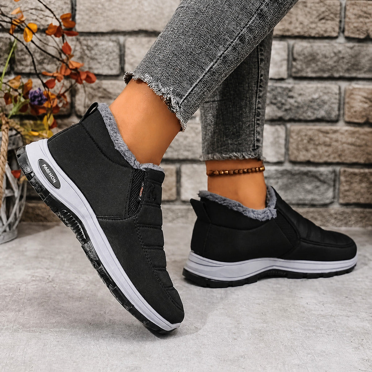 Rowan - Women's Supportive Fleece-Lined Slip-On Snow Boots