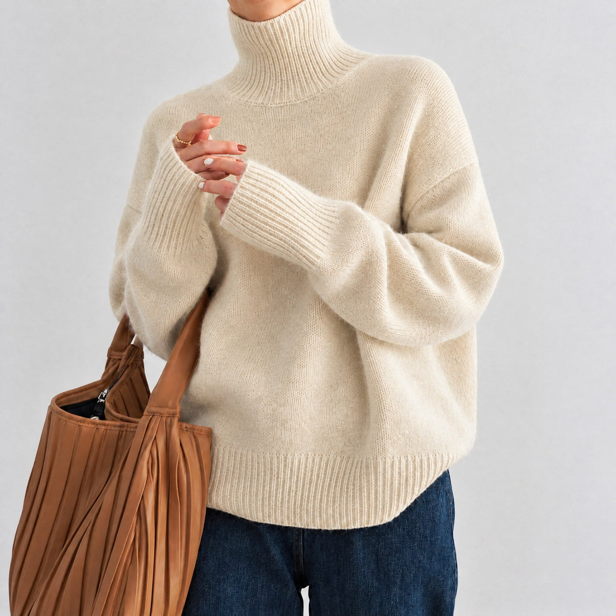 Sophie - Women's Oversized Fit Turtleneck Sweater with Ribbed Cuffs