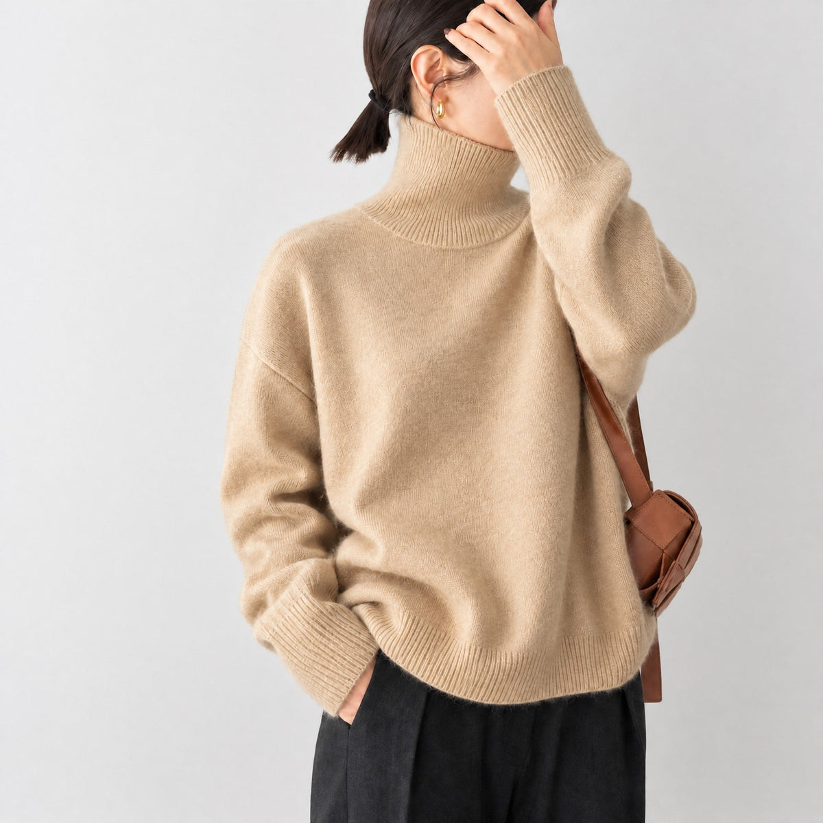 Sophie - Women's Oversized Fit Turtleneck Sweater with Ribbed Cuffs