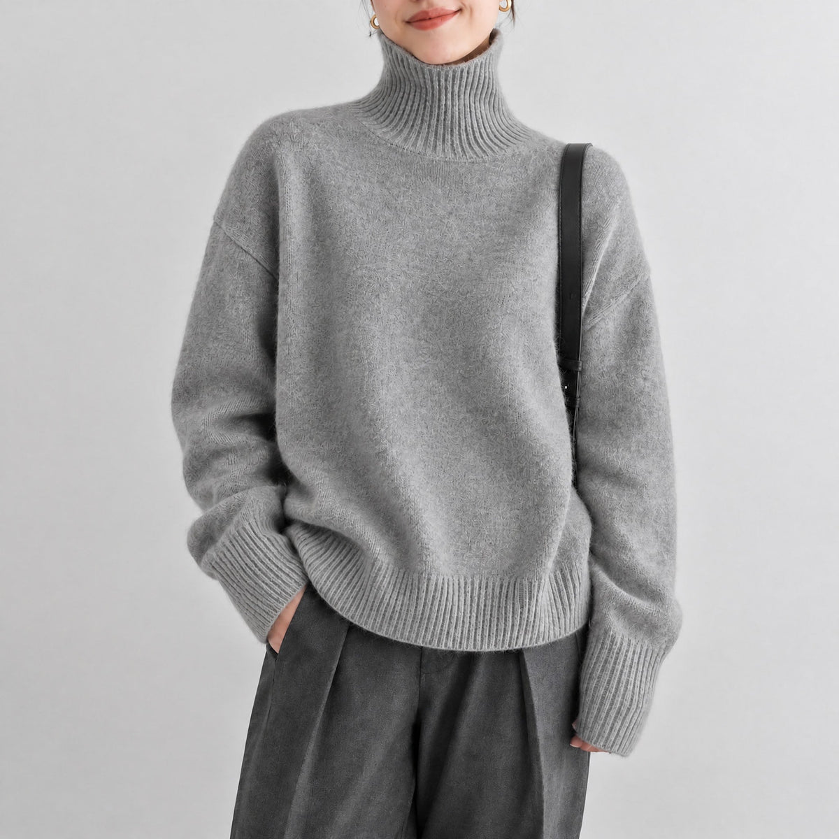 Sophie - Women's Oversized Fit Turtleneck Sweater with Ribbed Cuffs