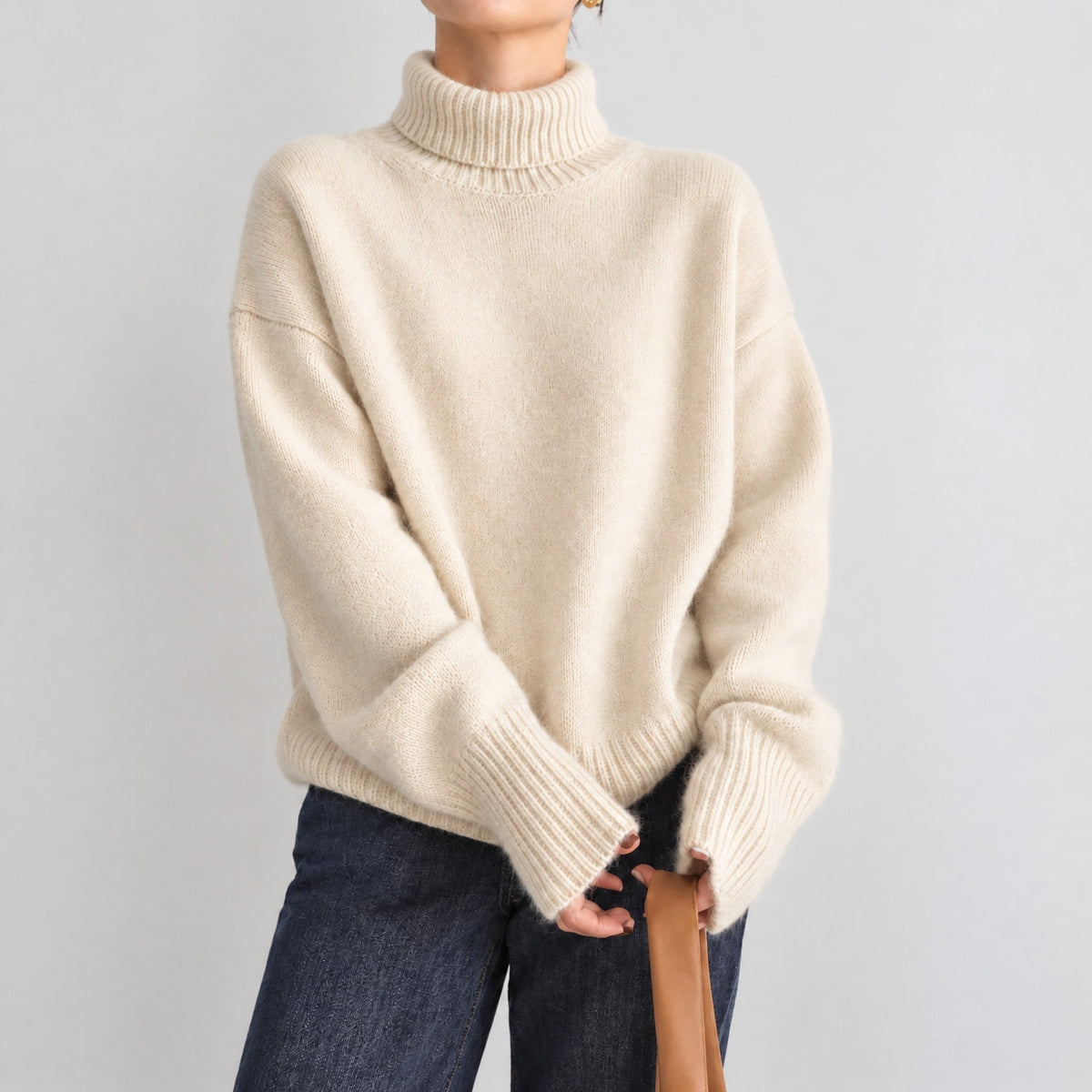 Sophie - Women's Oversized Fit Turtleneck Sweater with Ribbed Cuffs