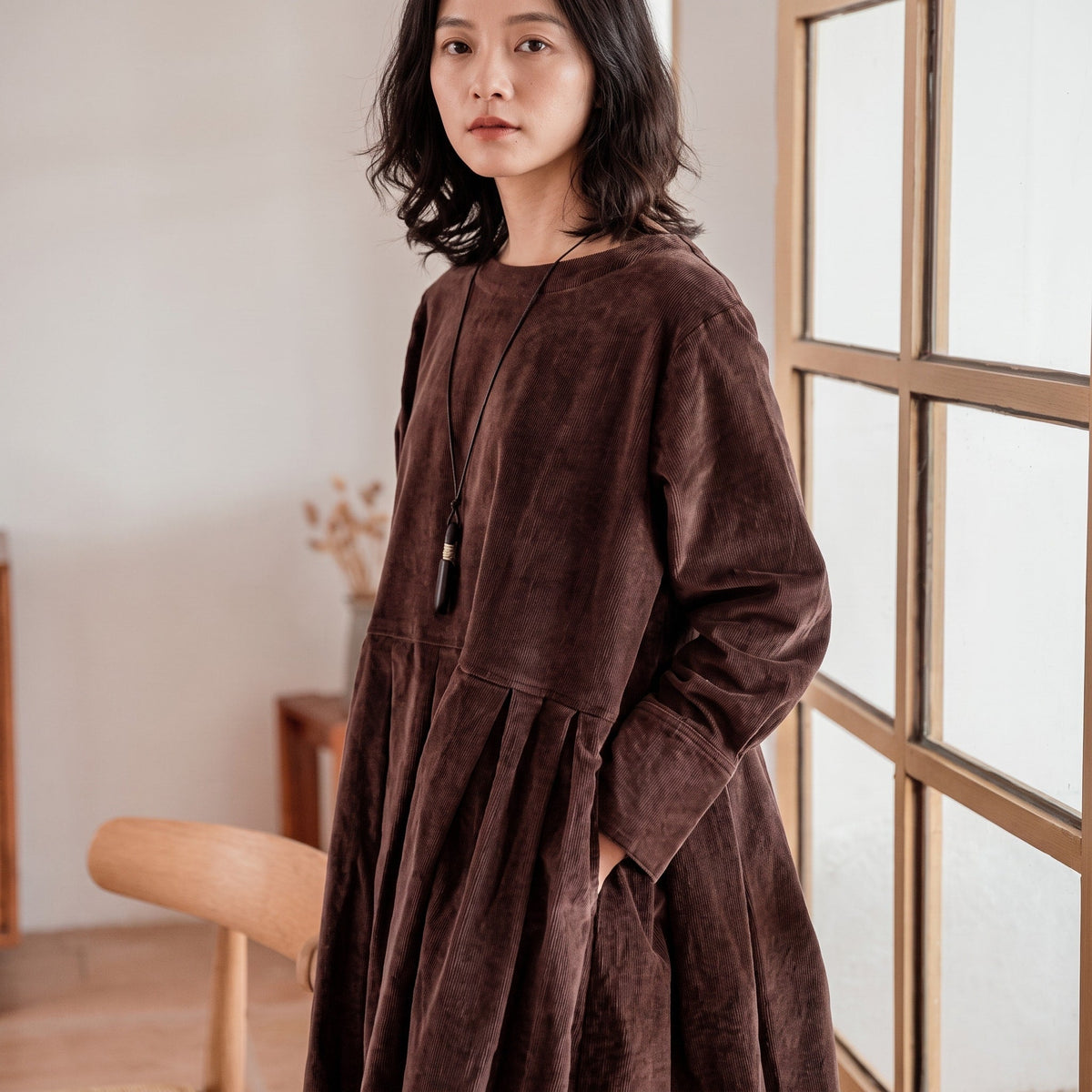 Zoe - Women's Relaxed Fit Long Sleeve Pleated Midi Dress with Round Neck